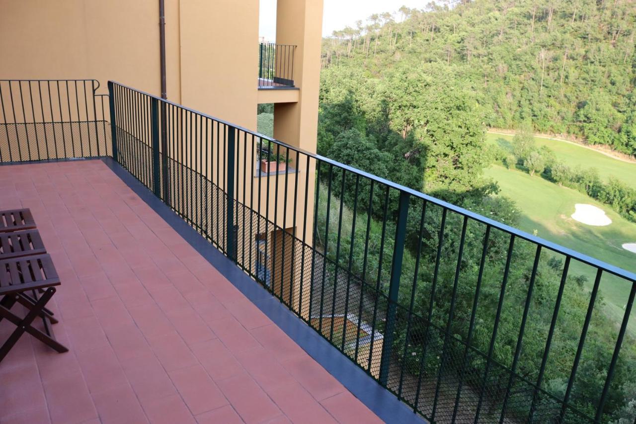 Appartement Dans Un Terrain De Golf, 5 Min De La Mer En Voiture, Parking Gratuit Cogoleto Exterior photo