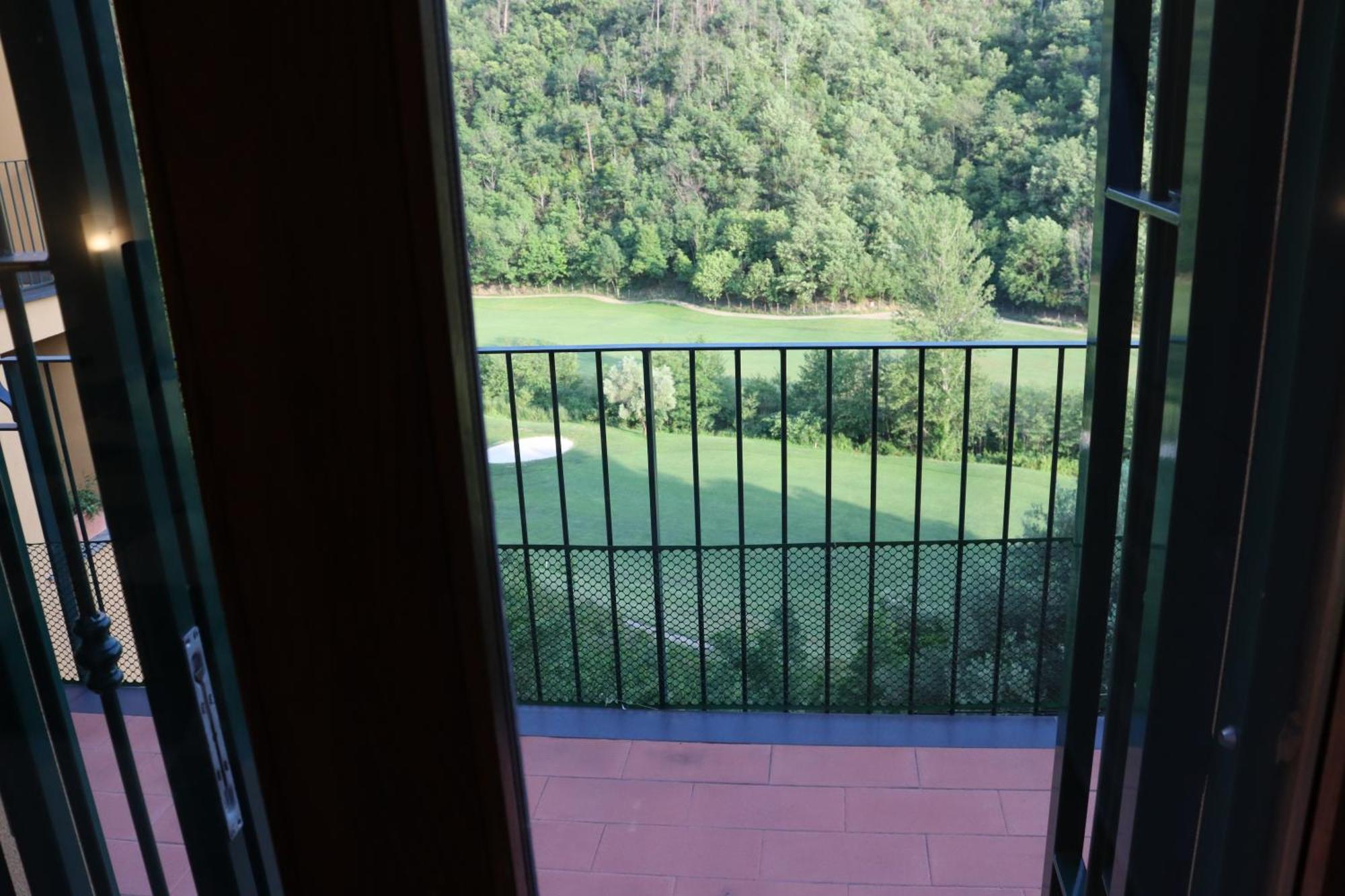 Appartement Dans Un Terrain De Golf, 5 Min De La Mer En Voiture, Parking Gratuit Cogoleto Exterior photo